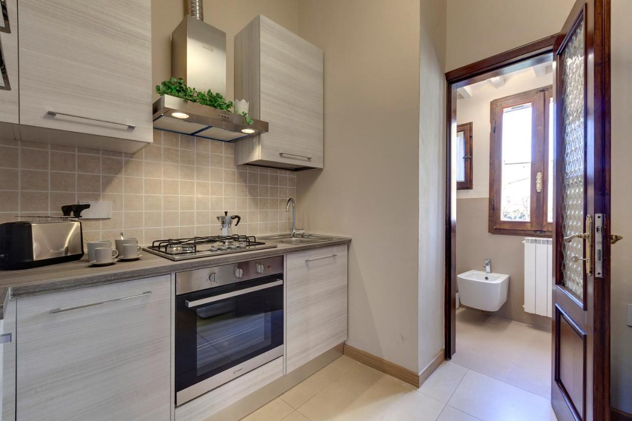 Woodie Apartment By Mamo Florence Luaran gambar